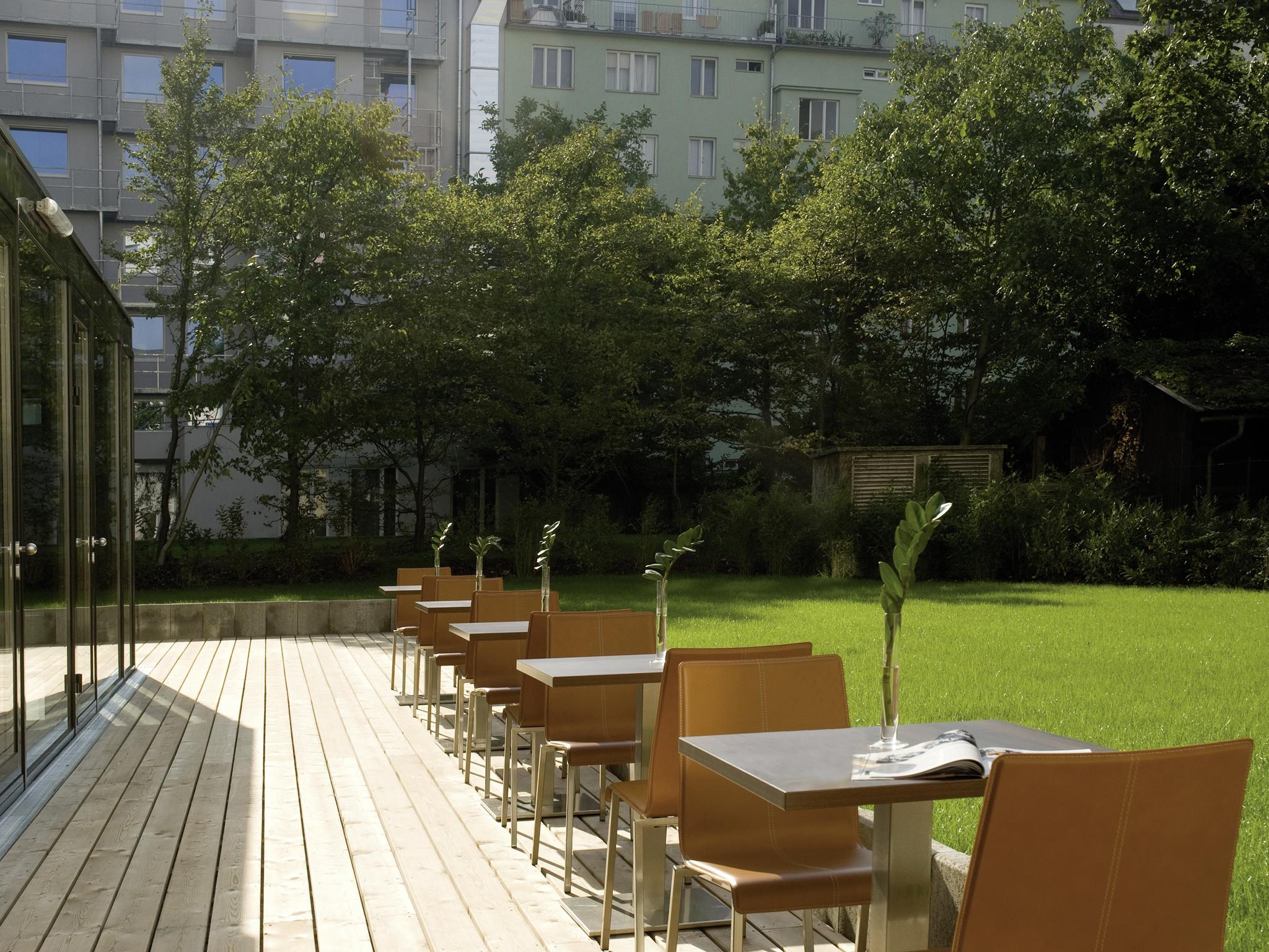 Austria Trend Hotel Beim Theresianum Wien Exterior photo